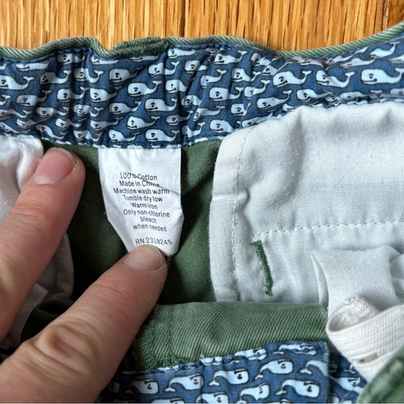 Vineyard Vines - boys chinos - size 5 - Picture 4 of 4